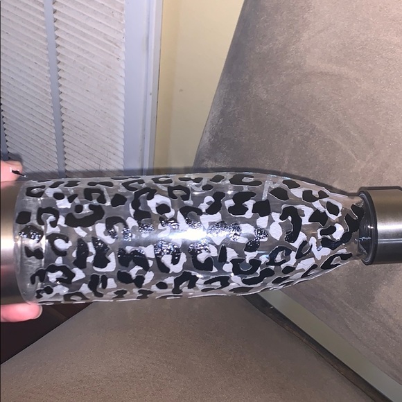 Water bottle and design - Picture 6 of 6